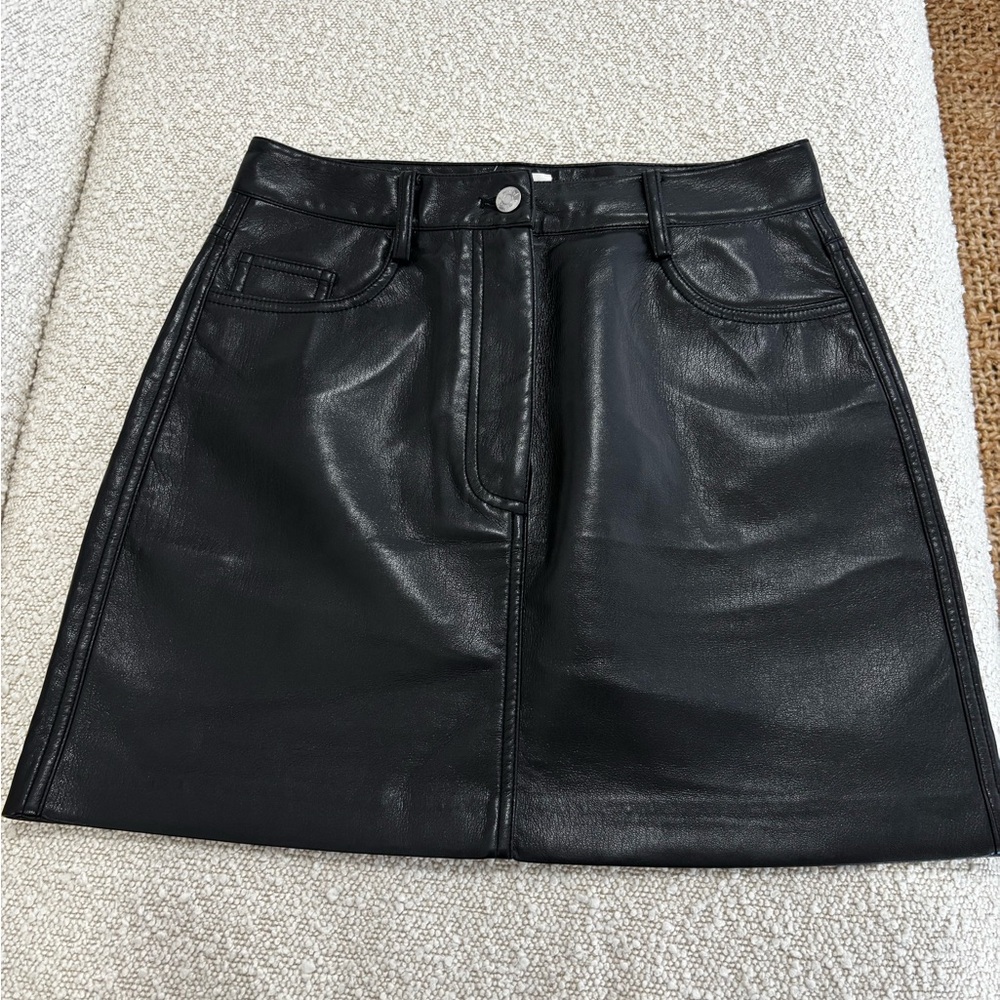 Aritzia Wilfred black vegan leather mini skirt size 8 (fits like 6)